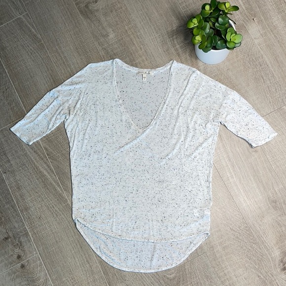 EXPRESS ONE ELEVEN Ivory Black Flecked V-Neck Elbow Sleeve Shirt Size Small - Picture 1 of 7